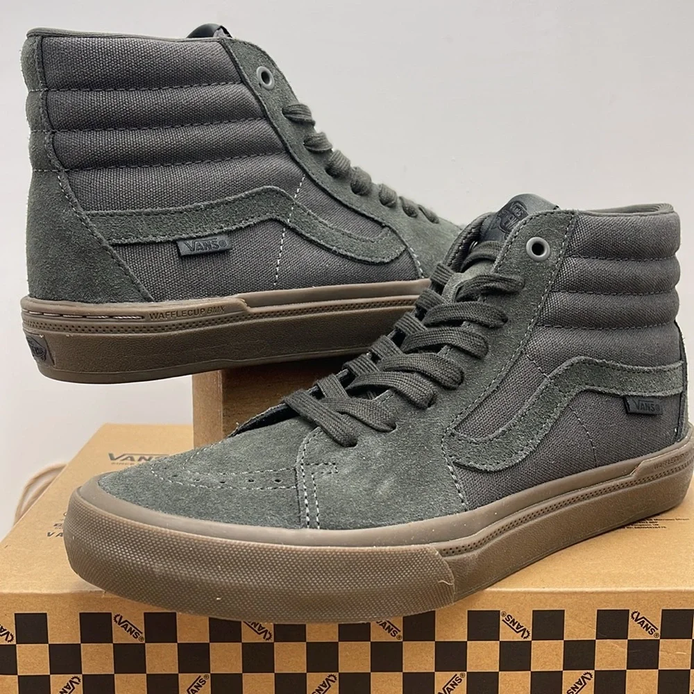 Vans • Men’s Bmx Sk8-Hi Dark Gray/Gum
VN0005V0BFD
Sneakers - Picture 9 of 16